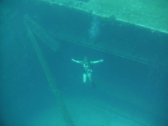 Mergulhando no Hilma Hooker, que naufragou em 1985  no sul de Bonaire